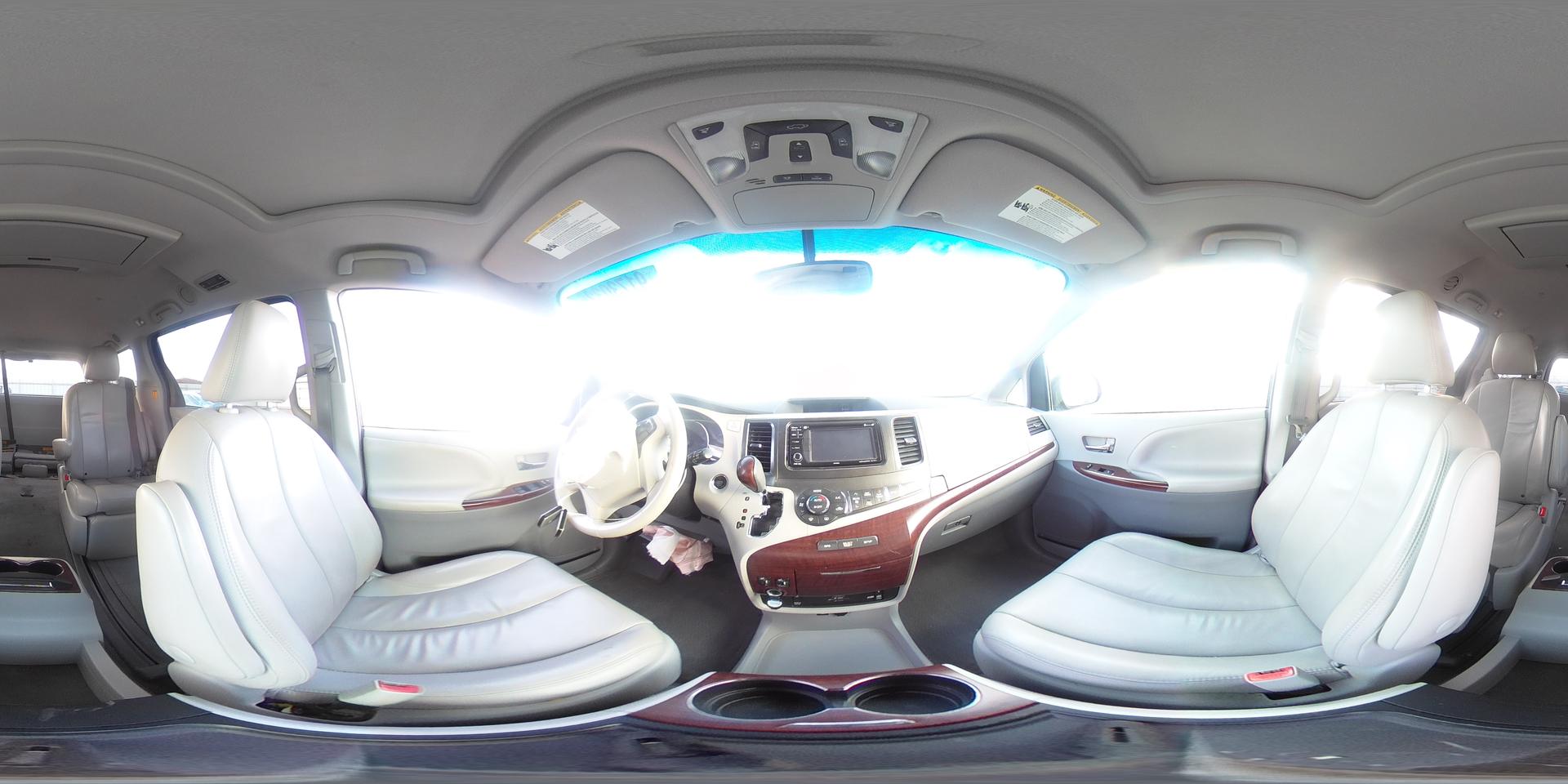 2013 TOYOTA SIENNA