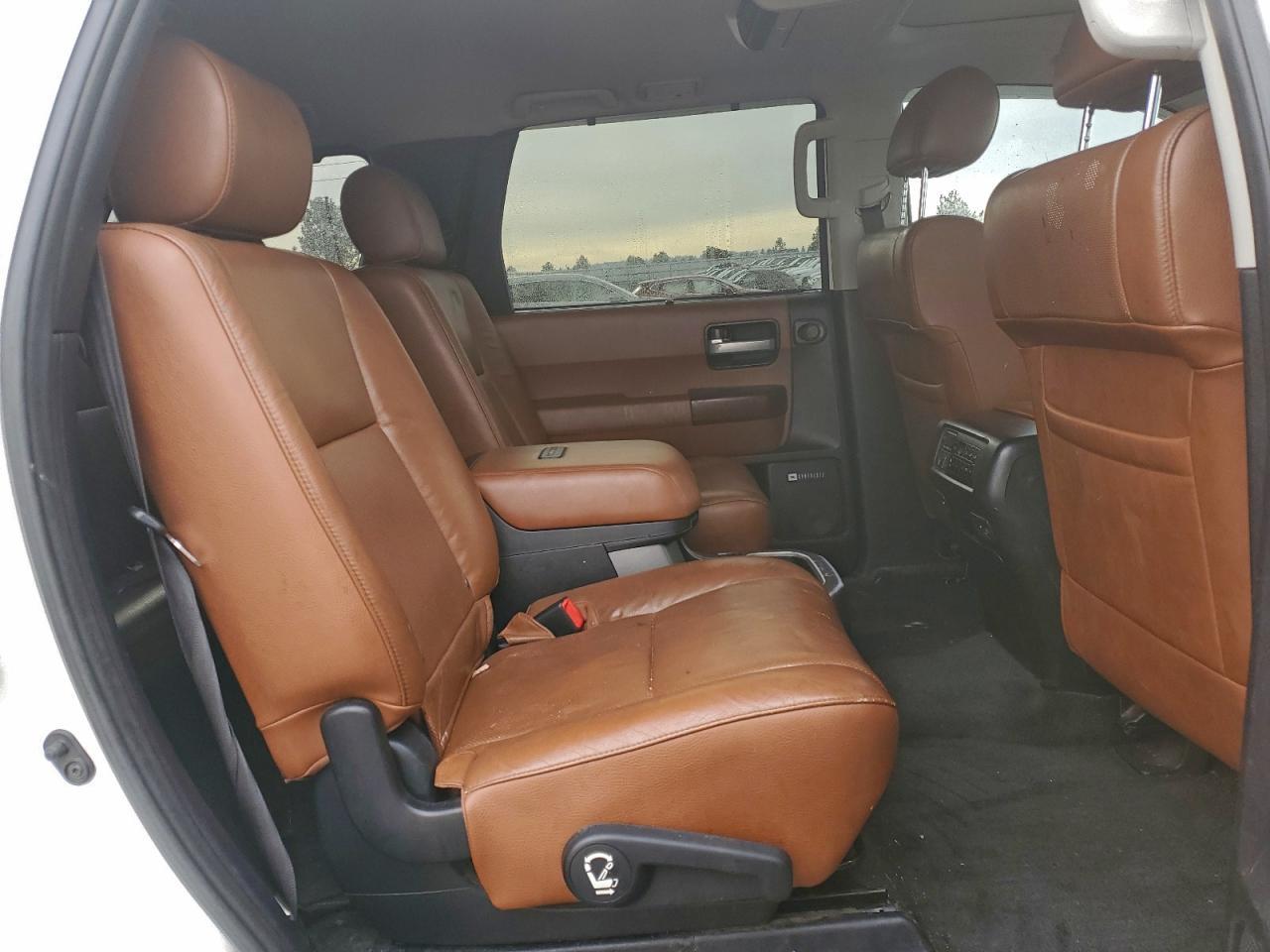 2014 TOYOTA Sequoia