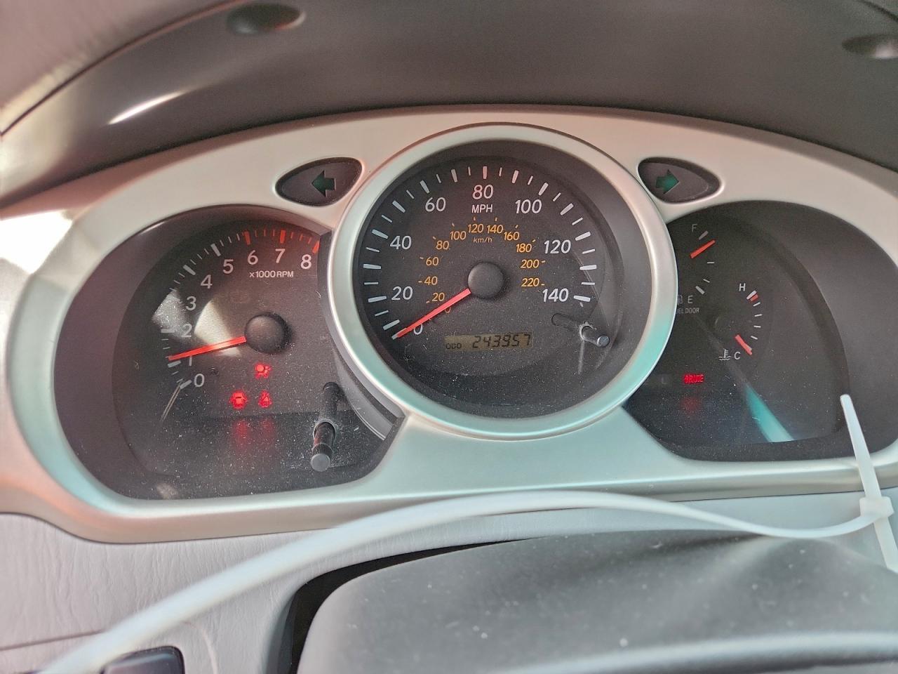 2004 TOYOTA HIGHLANDER