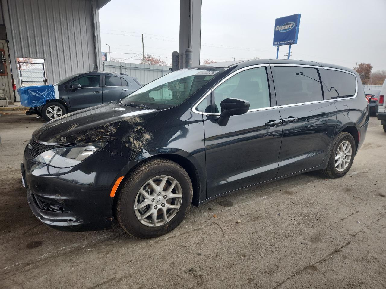 2022 CHRYSLER Voyager