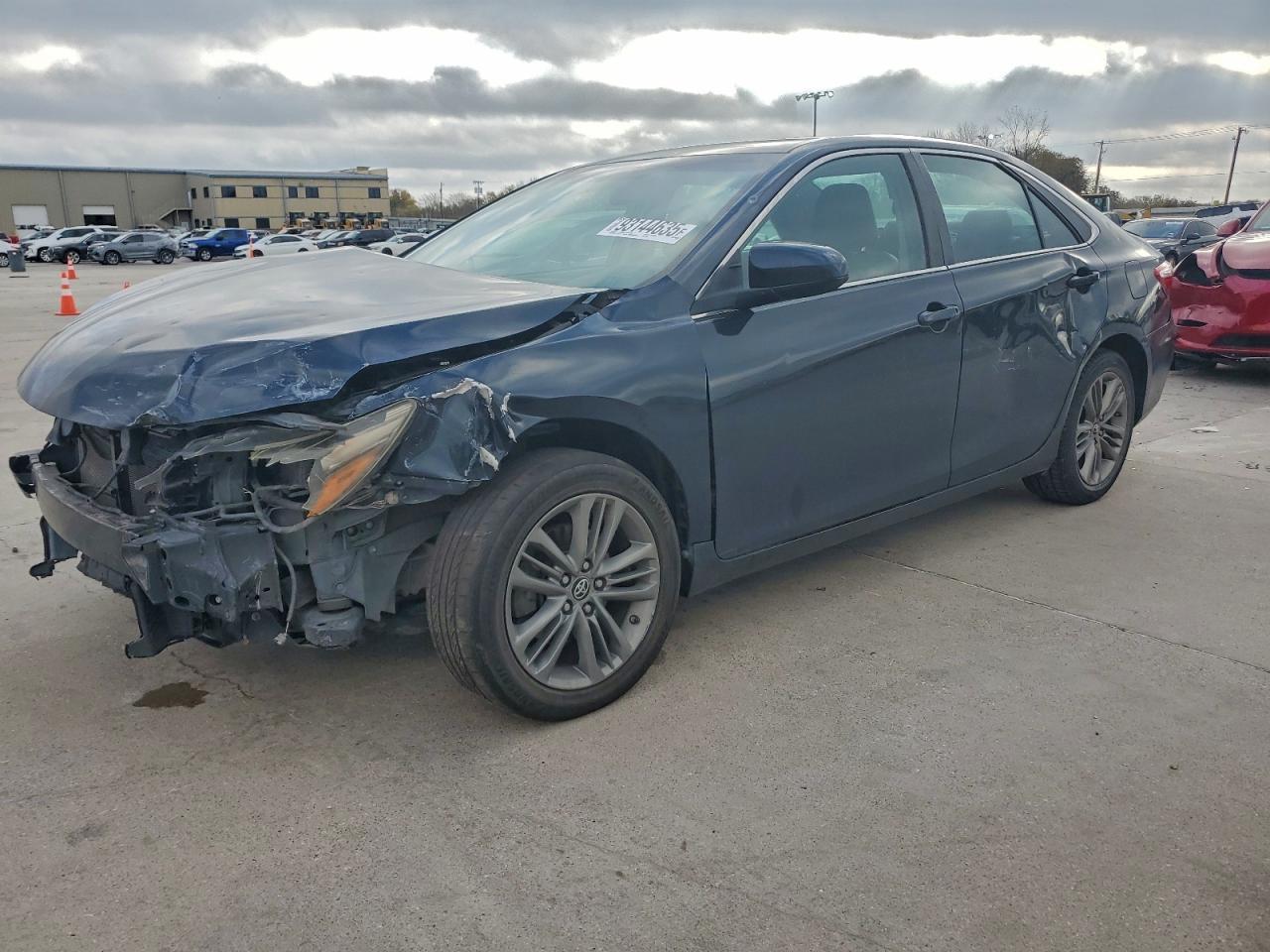 2016 TOYOTA CAMRY