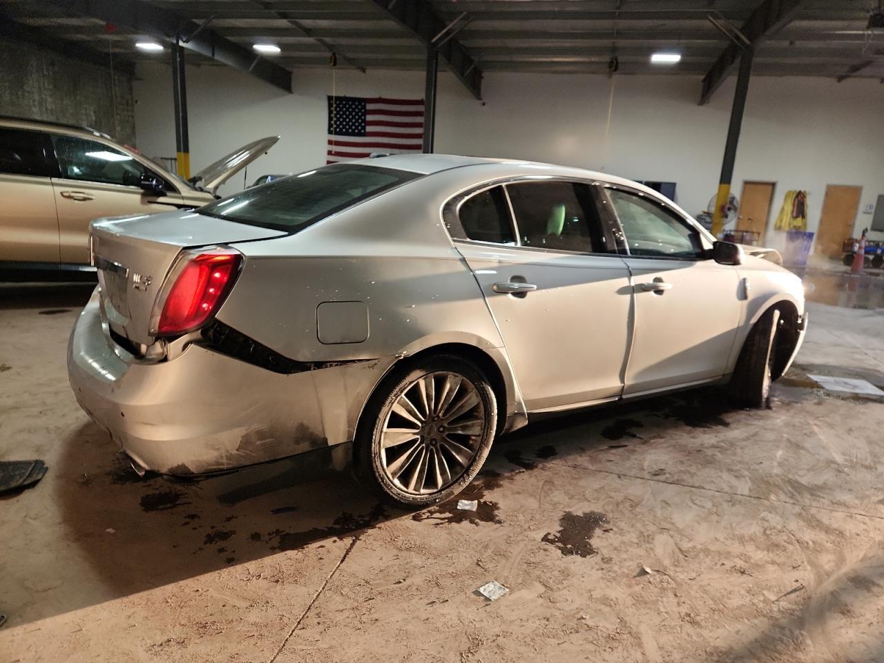 2010 LINCOLN MKS