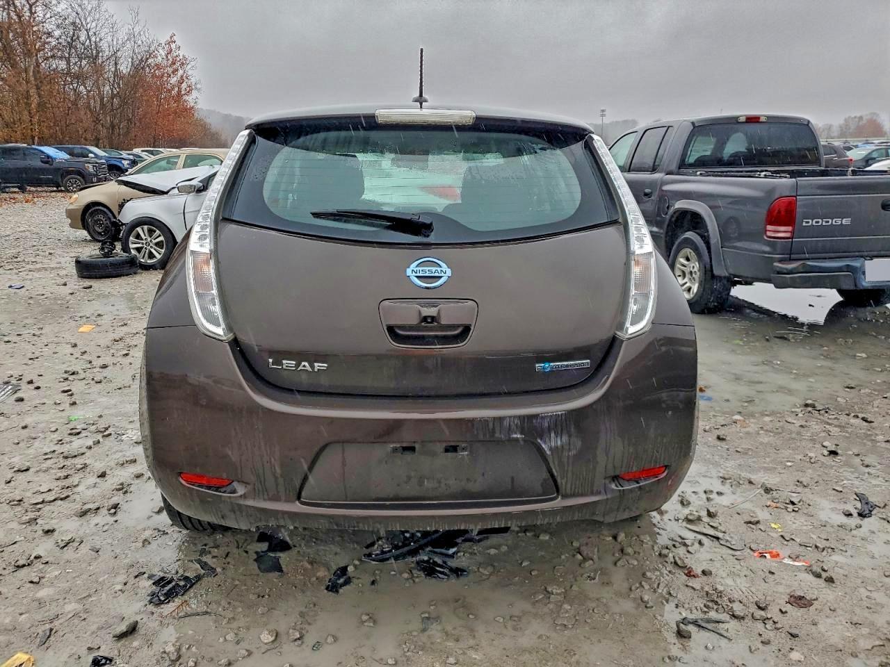 2017 NISSAN LEAF