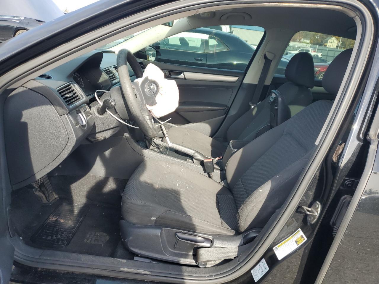 2012 VOLKSWAGEN Passat