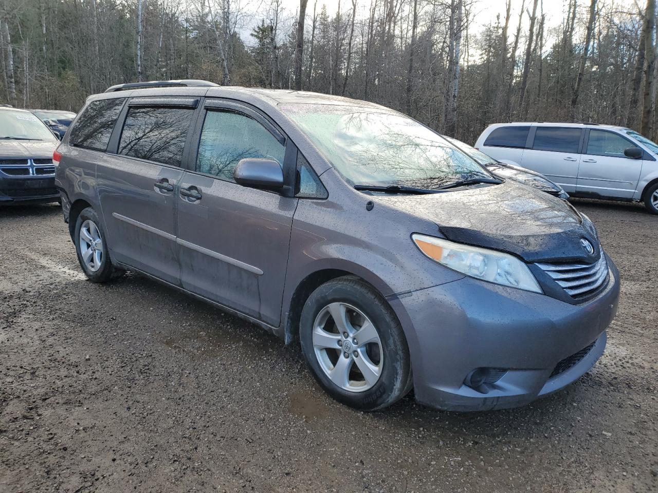 2013 TOYOTA SIENNA