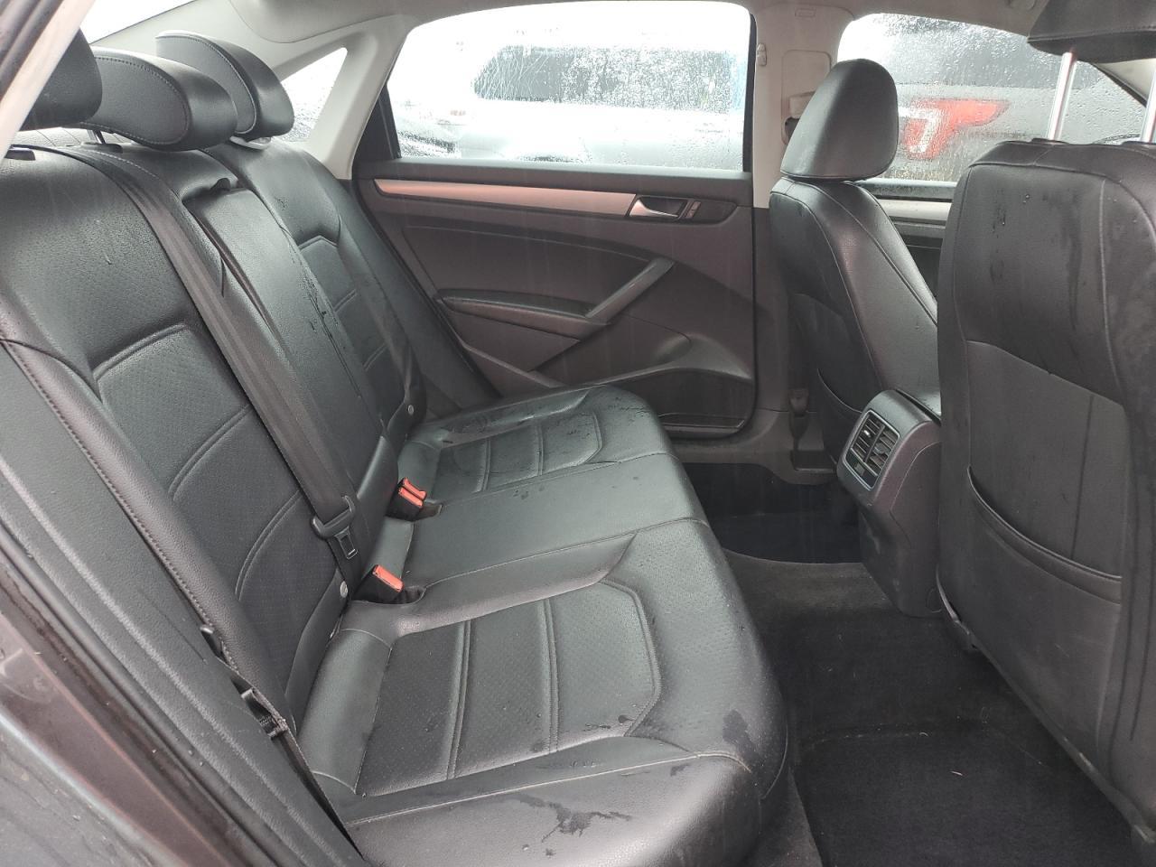 2014 VOLKSWAGEN Passat