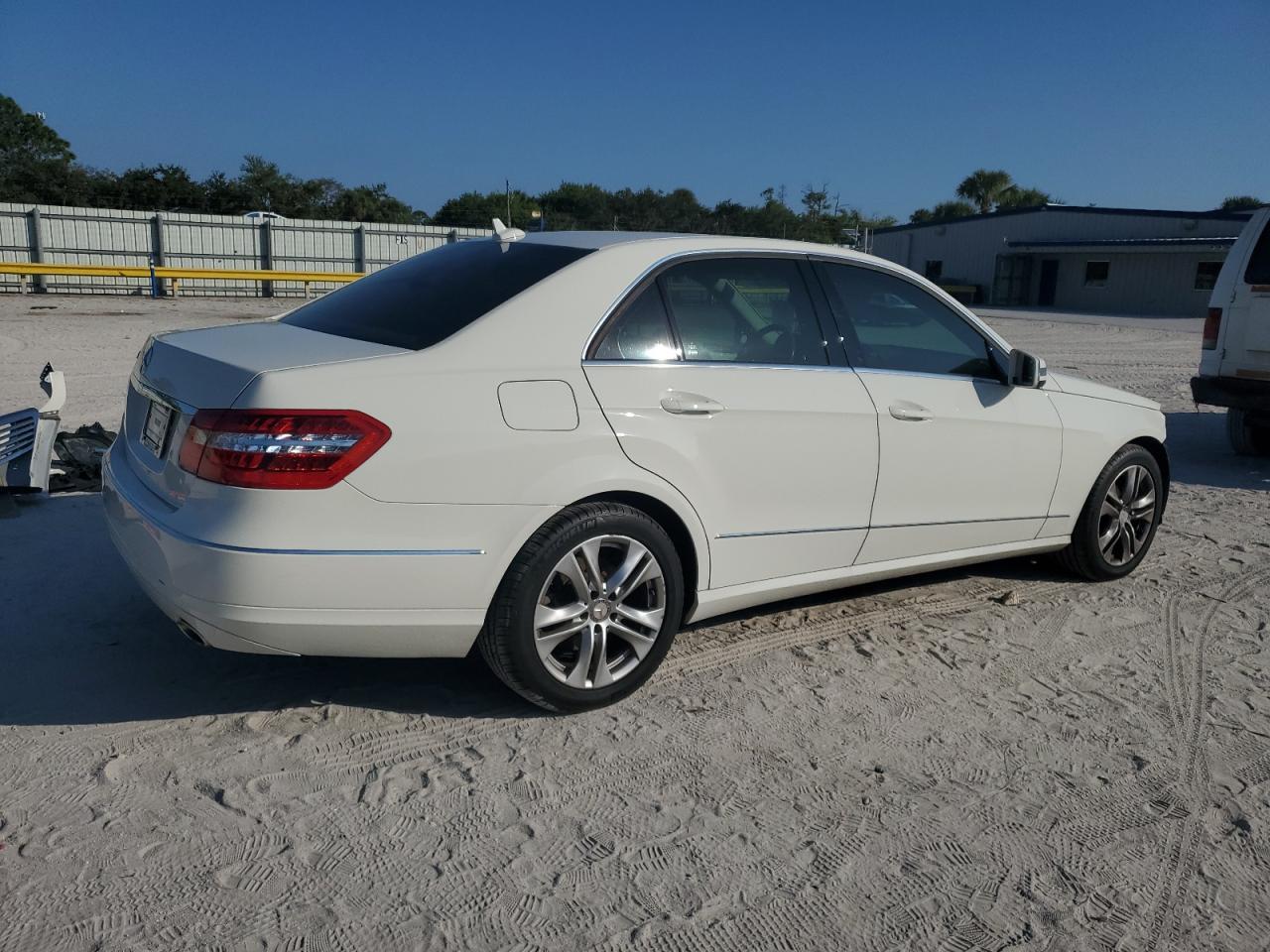 2011 MERCEDES-BENZ E-Class
