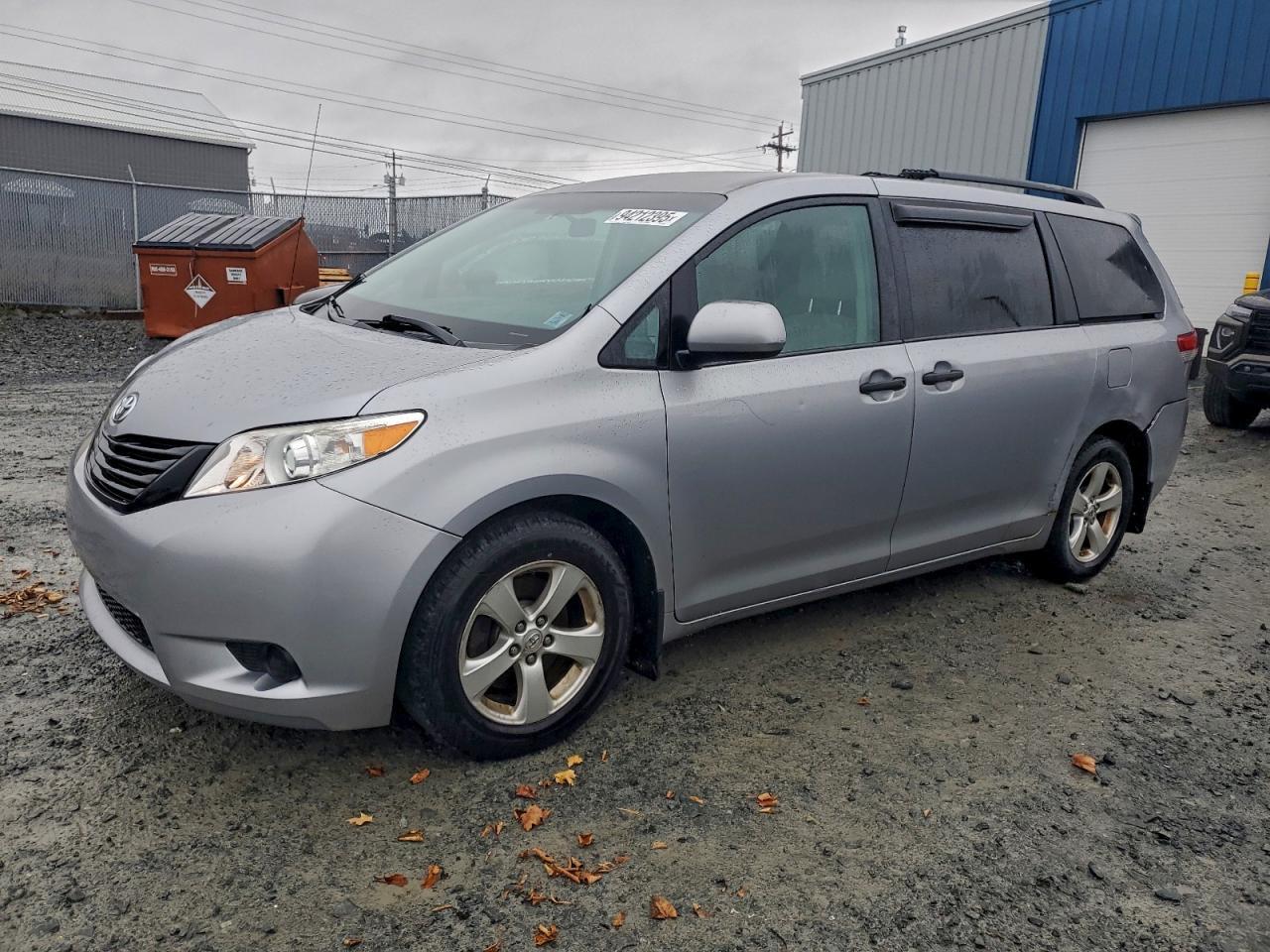 2013 TOYOTA SIENNA
