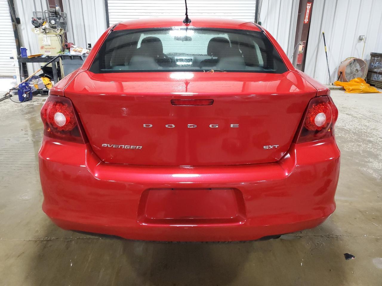 2013 DODGE Avenger