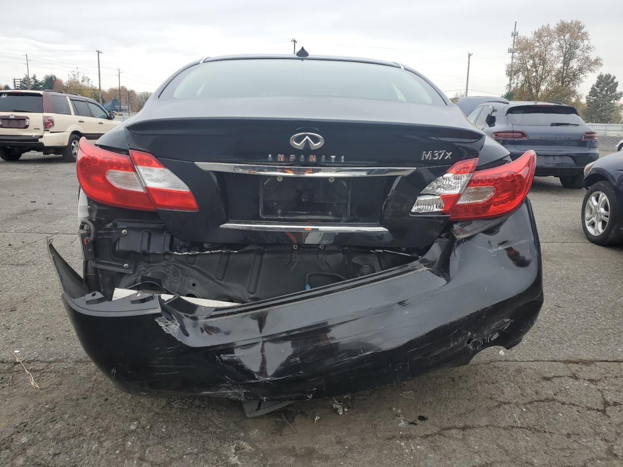 2011 INFINITI M37
