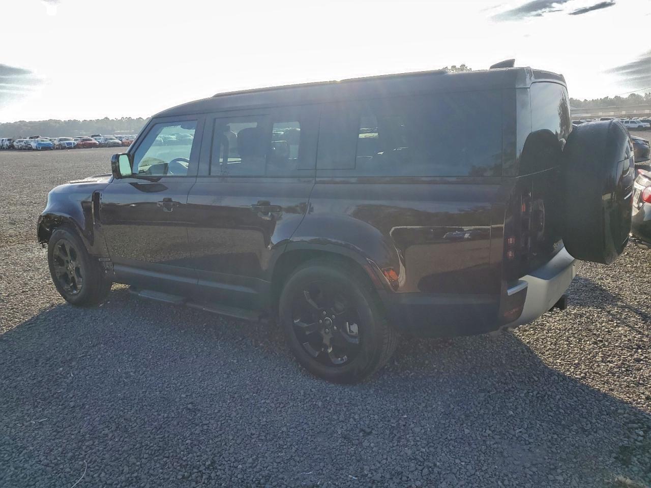 2025 LAND ROVER Defender