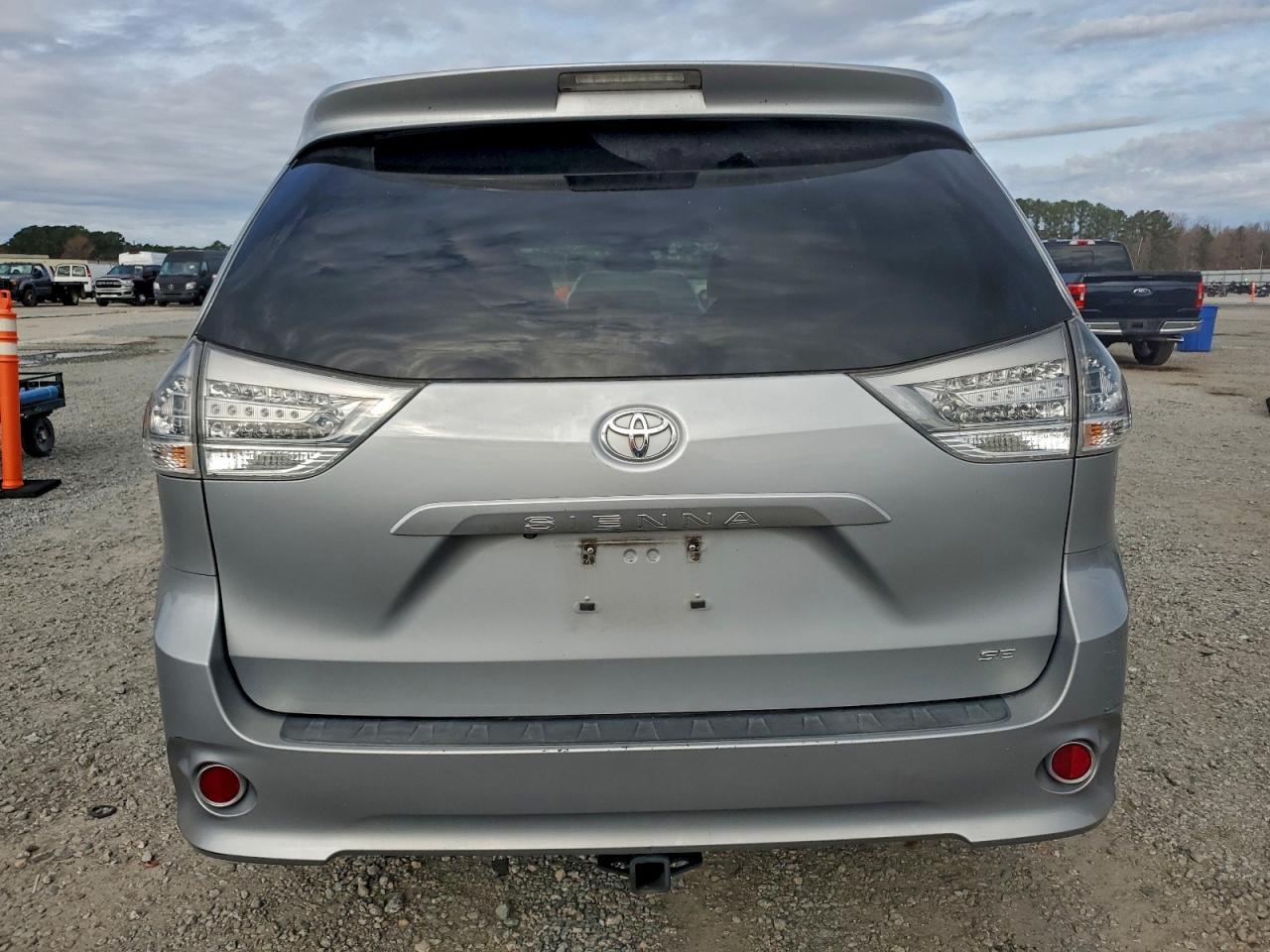 2015 TOYOTA SIENNA