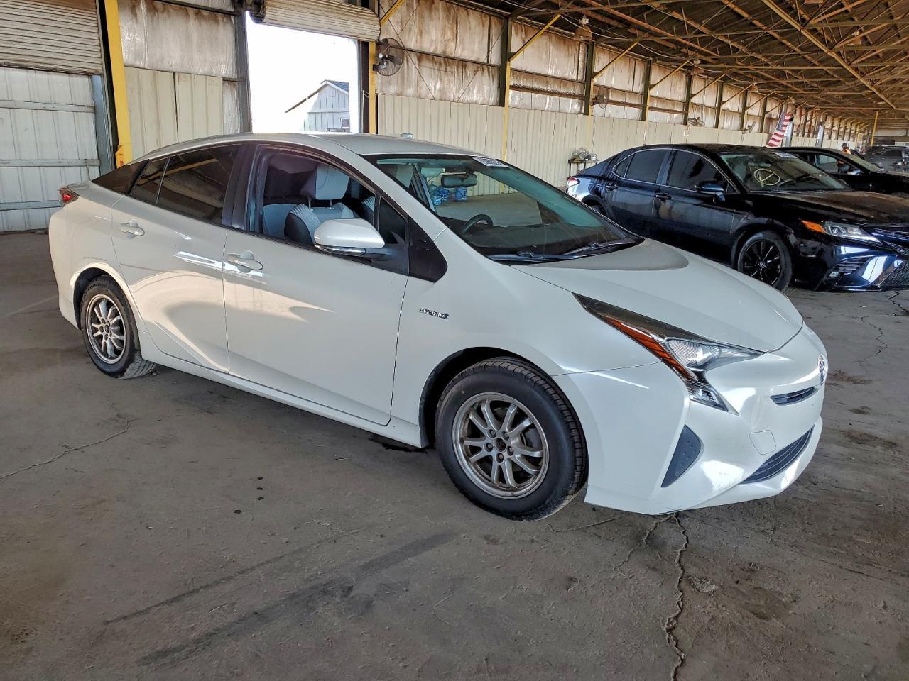2016 TOYOTA PRIUS