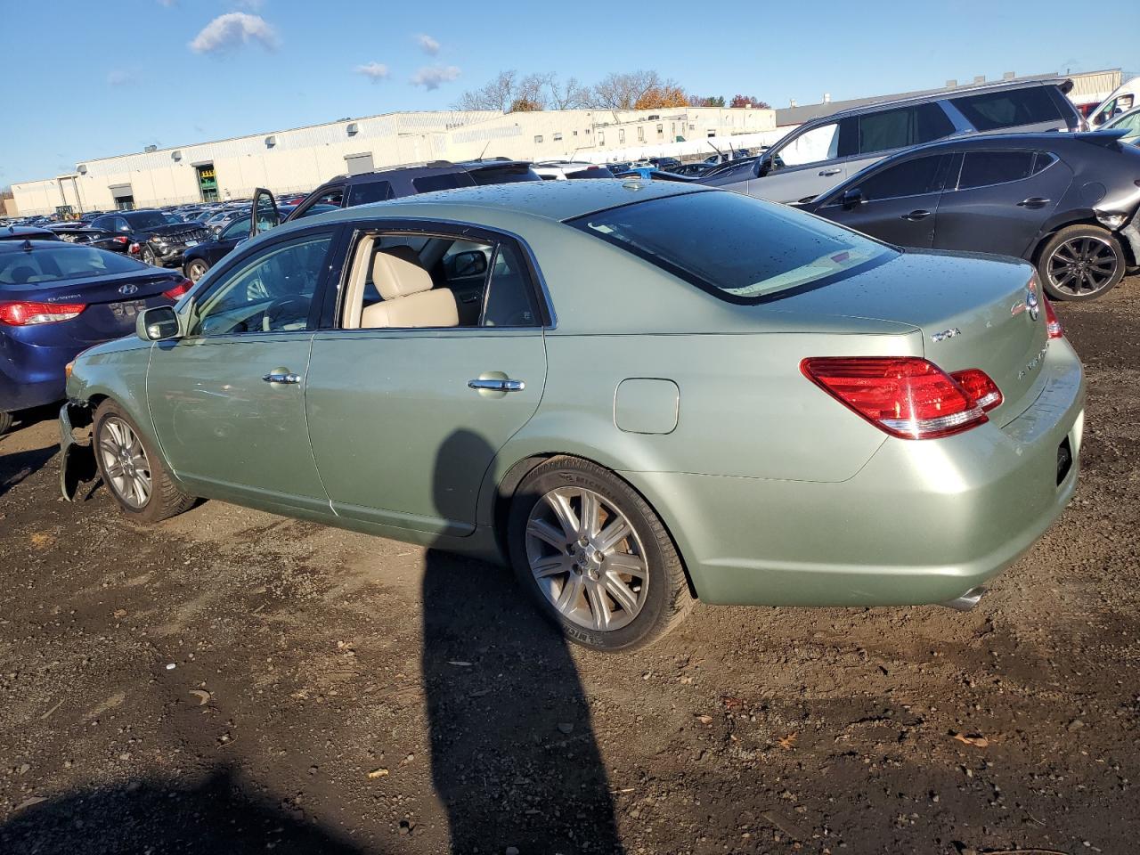 2010 TOYOTA Avalon