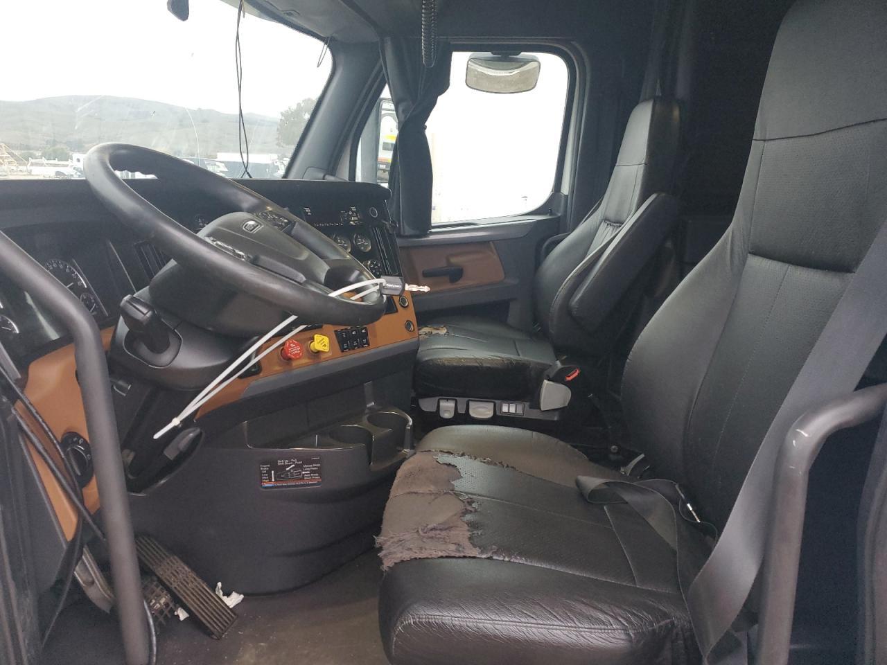 2021 FREIGHTLINER CASCADIA 126