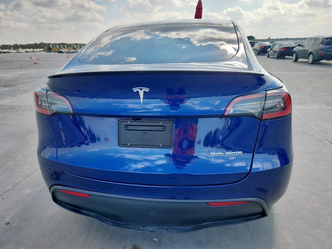 2025 TESLA MODEL Y