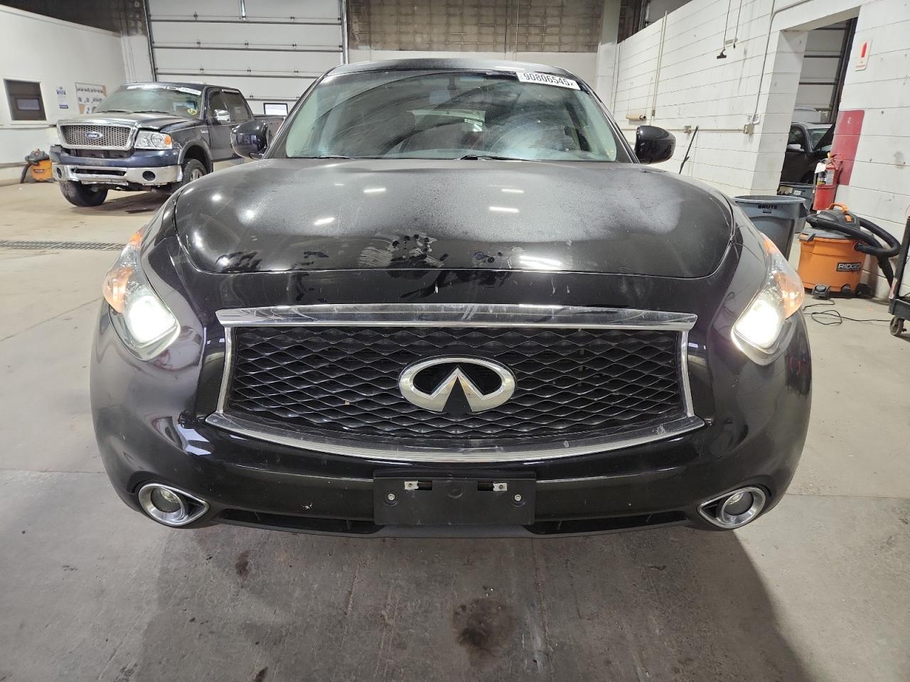 2017 INFINITI QX70
