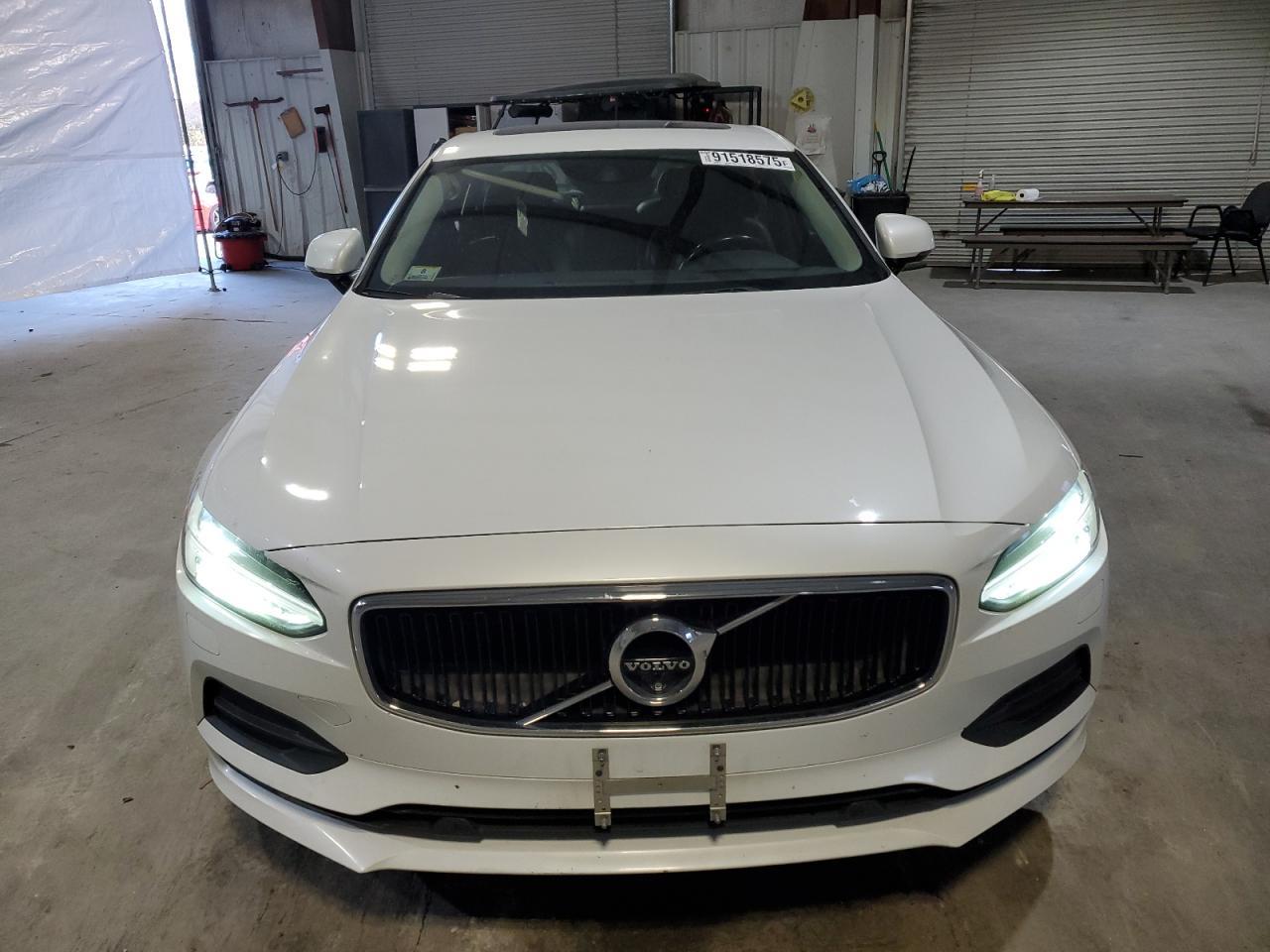 2018 VOLVO S90