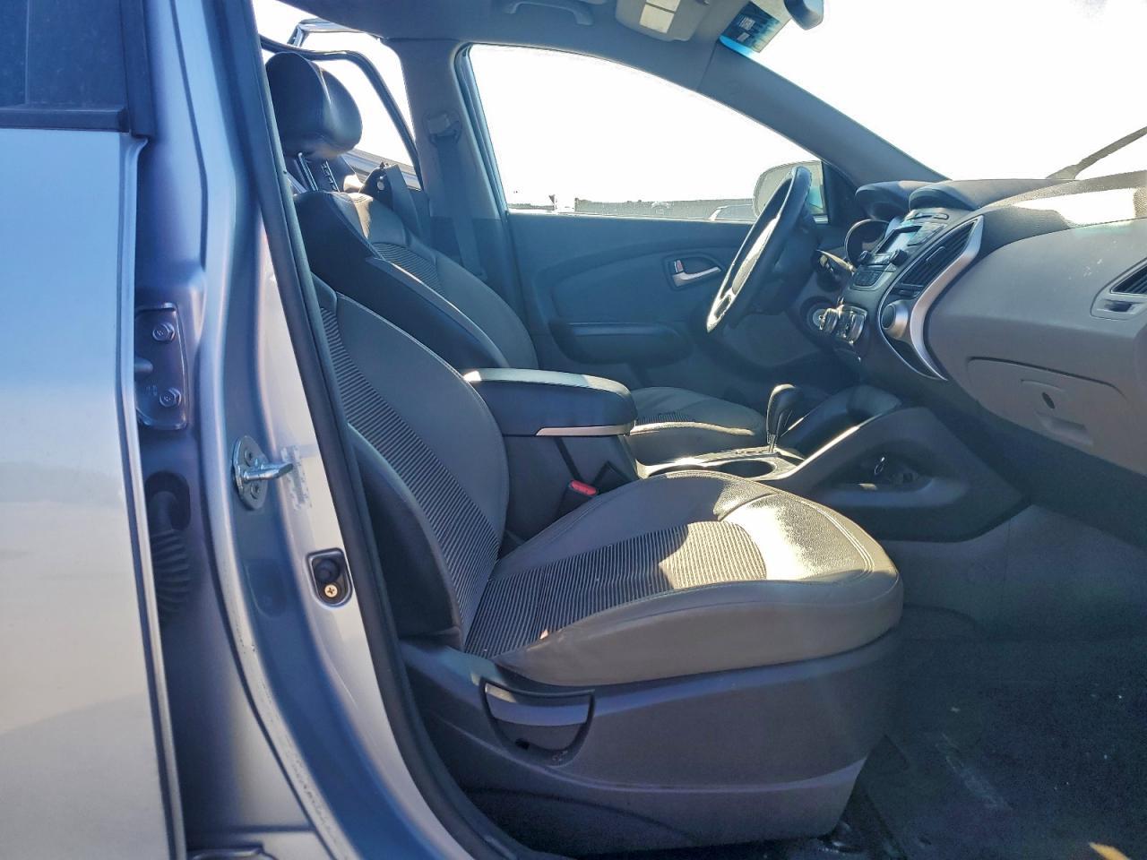 2012 HYUNDAI TUCSON