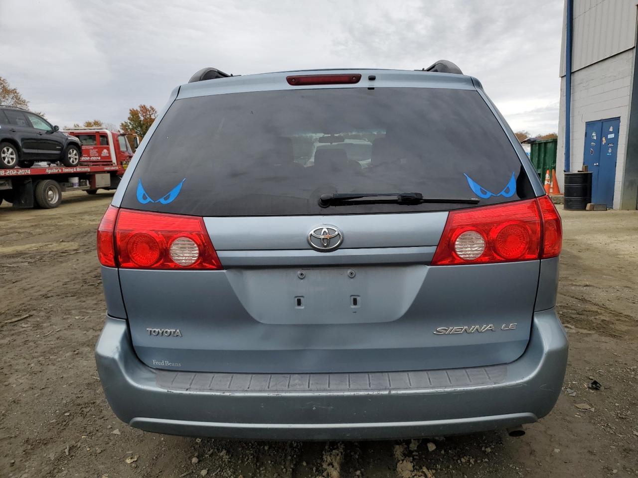 2010 TOYOTA SIENNA