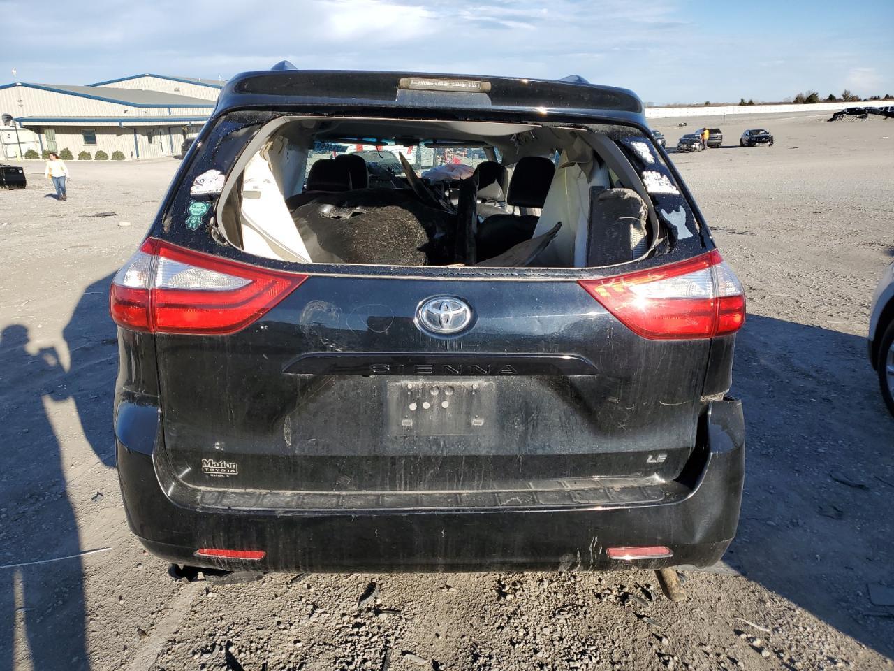 2015 TOYOTA SIENNA