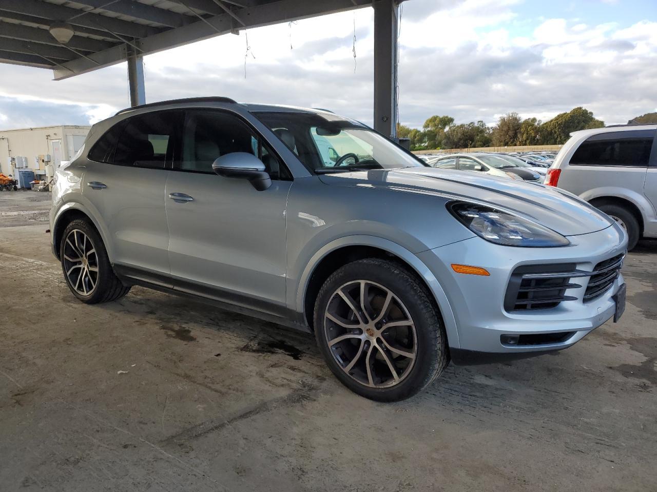 2020 PORSCHE CAYENNE