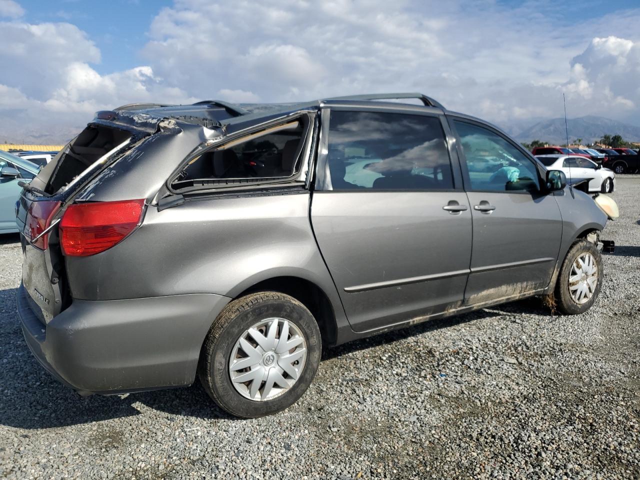 2004 TOYOTA SIENNA