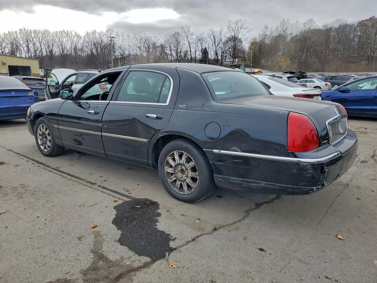 2008 LINCOLN Town Car