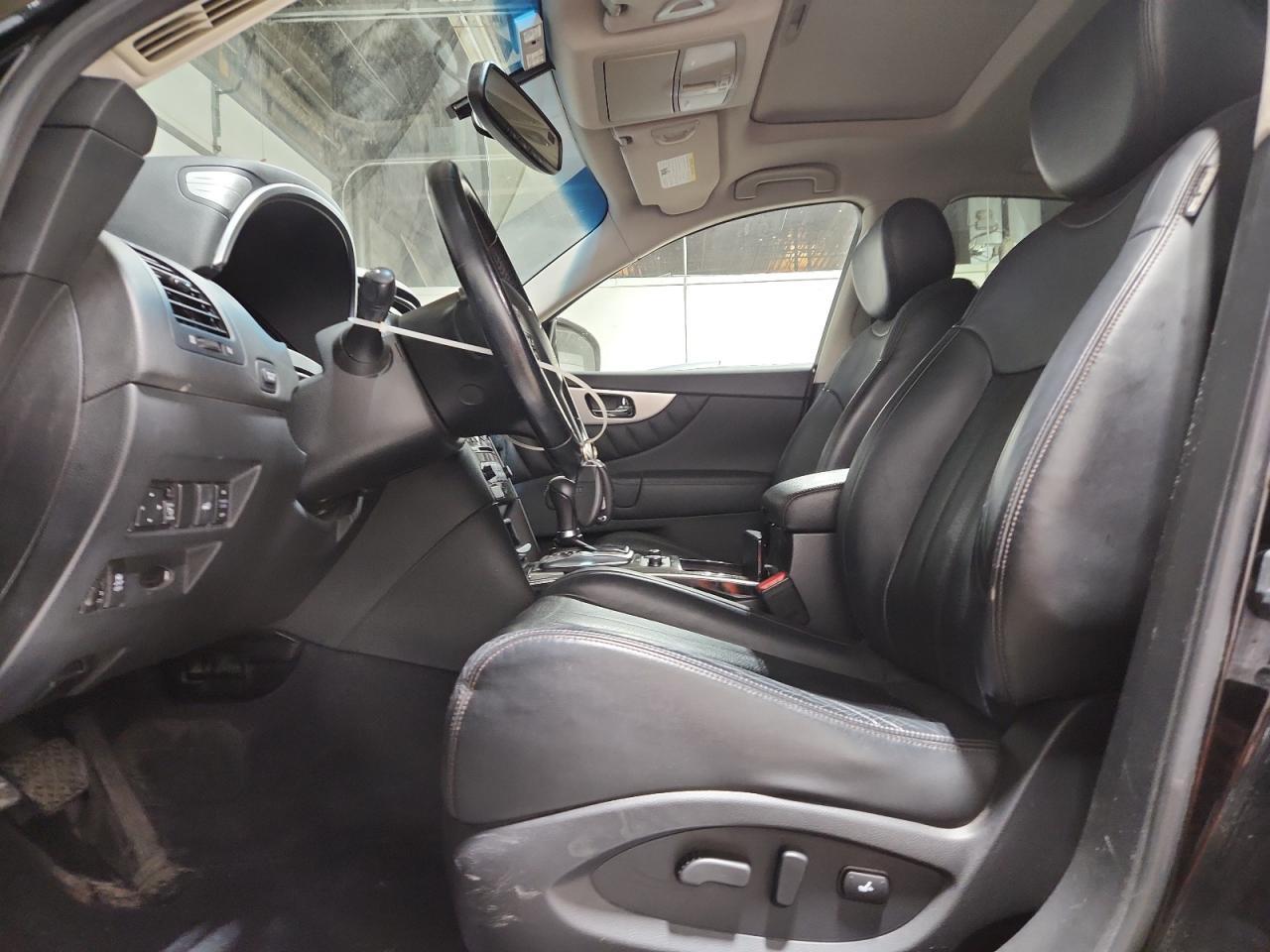 2017 INFINITI QX70