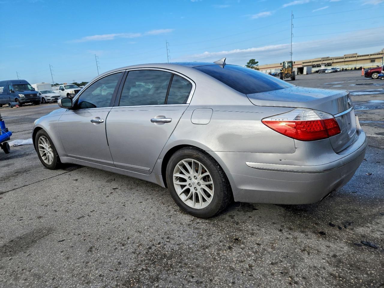 2011 HYUNDAI GENESIS