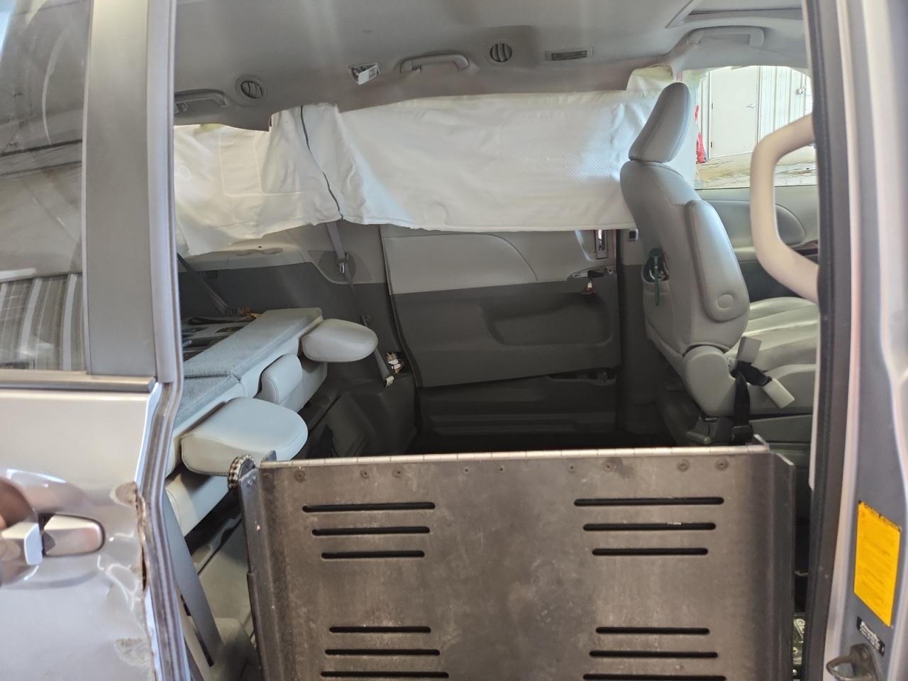 2013 TOYOTA SIENNA