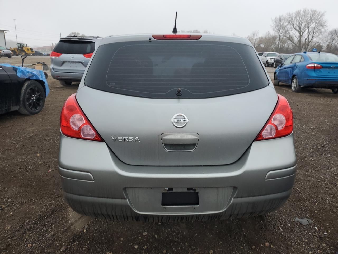 2011 NISSAN VERSA