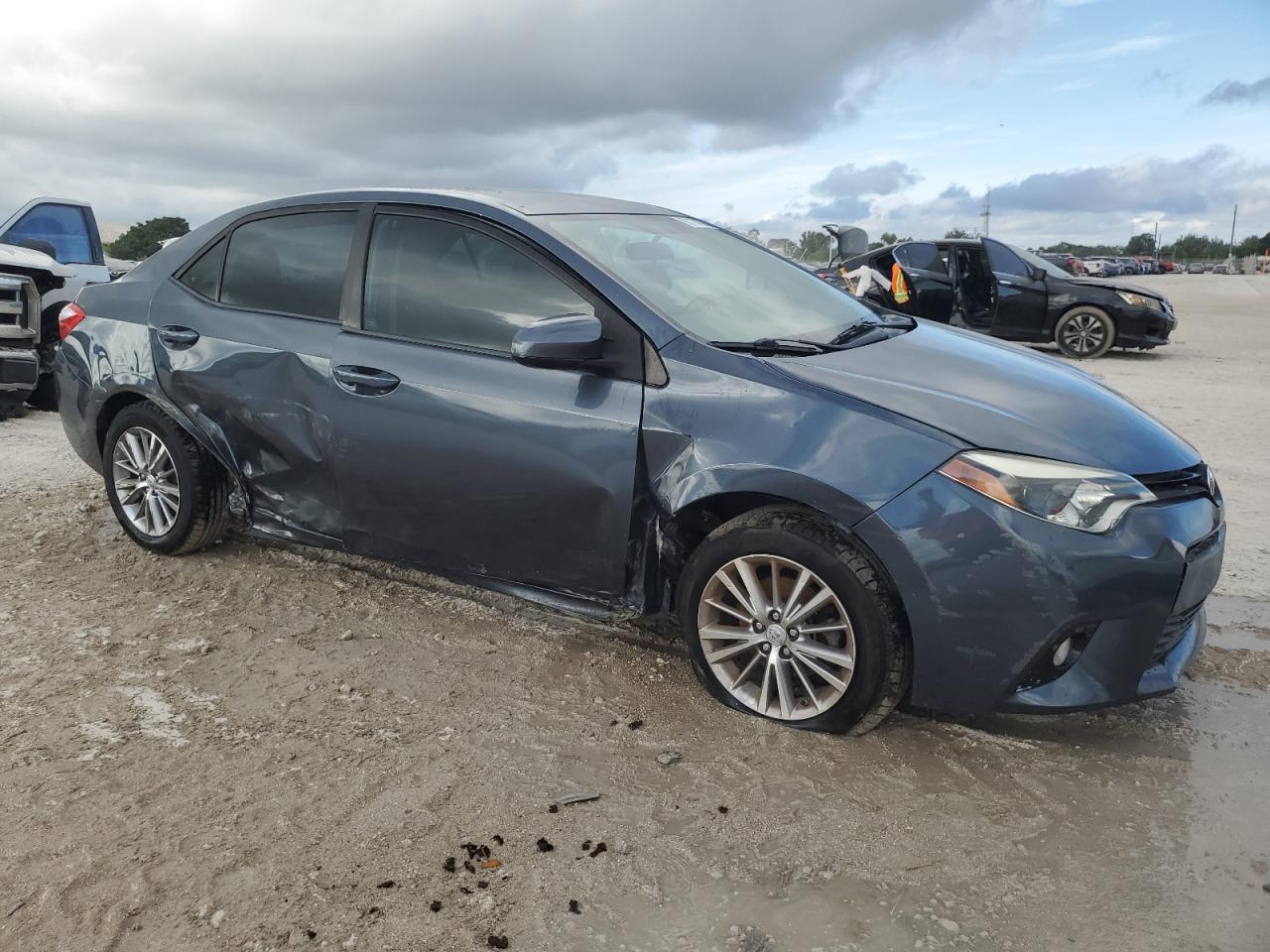 2015 TOYOTA COROLLA