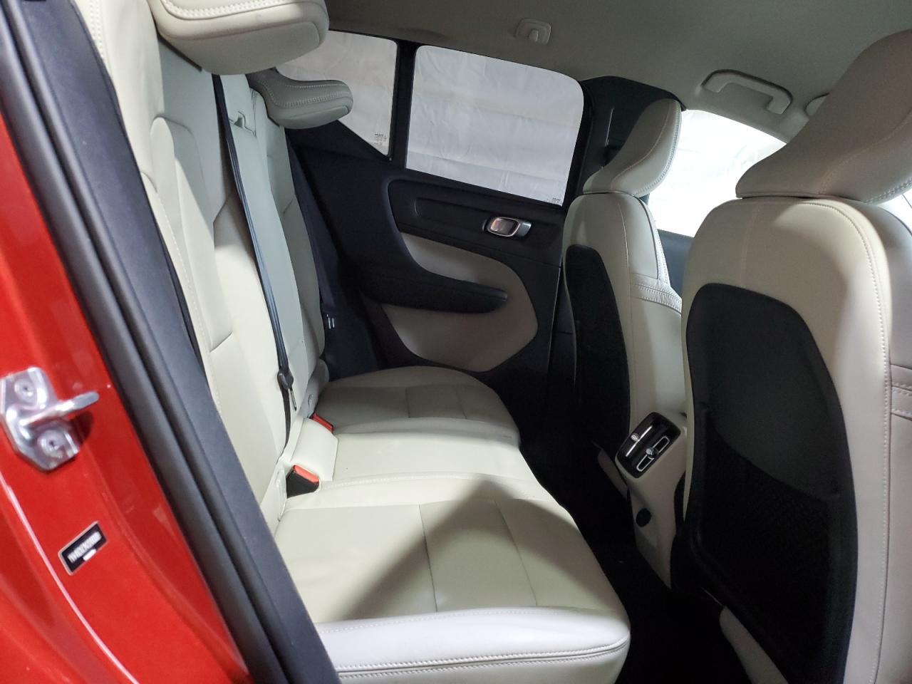 2019 VOLVO XC40