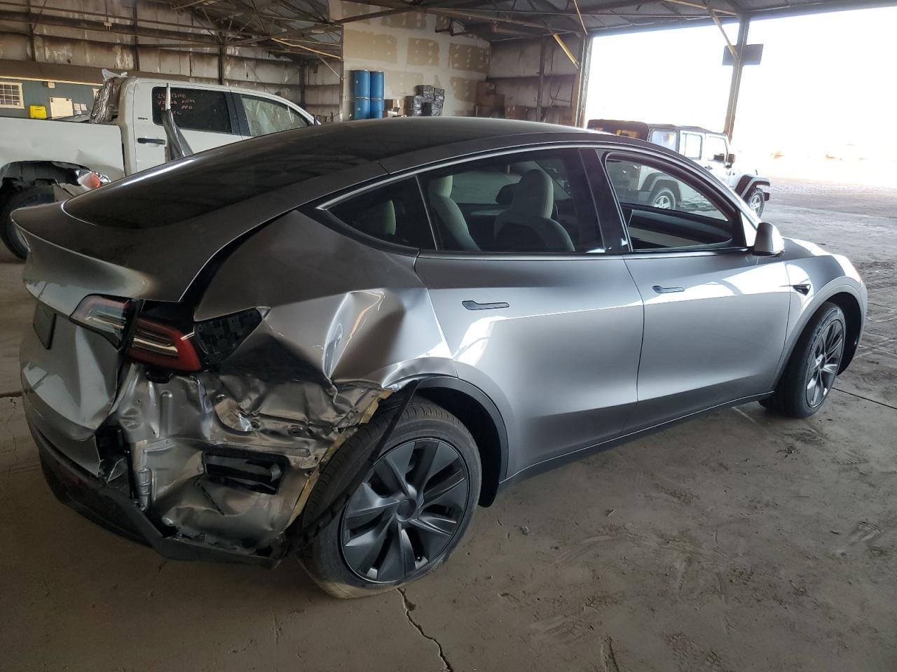 2025 TESLA MODEL Y