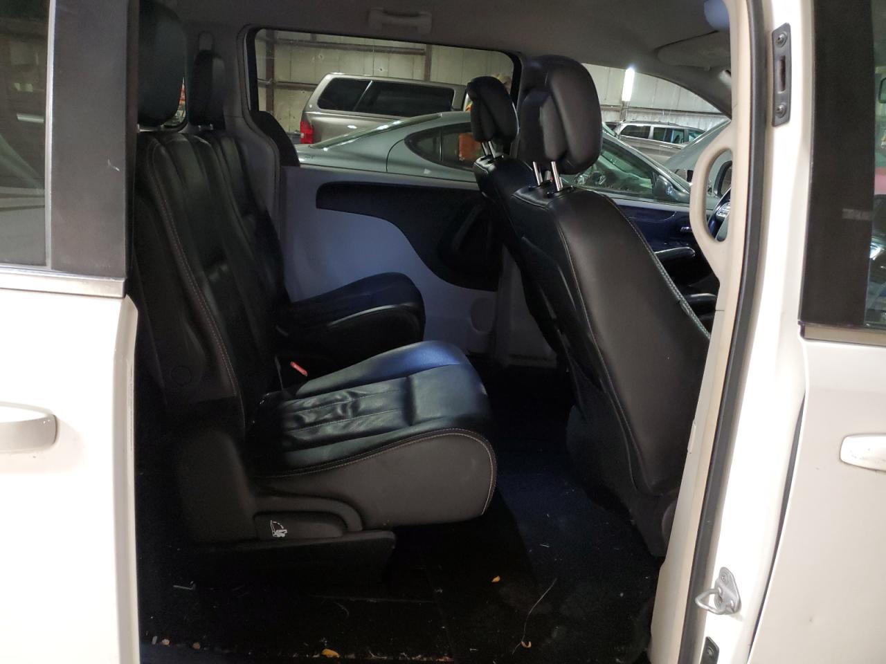 2012 CHRYSLER Town & Country