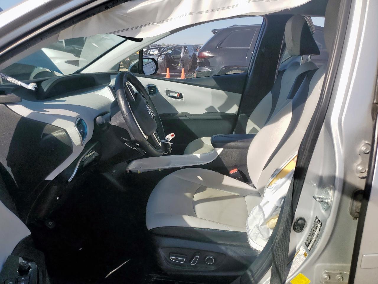2016 TOYOTA PRIUS