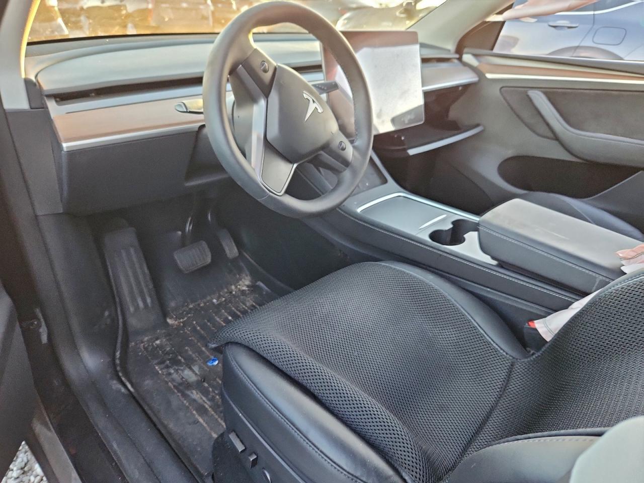 2024 TESLA MODEL Y