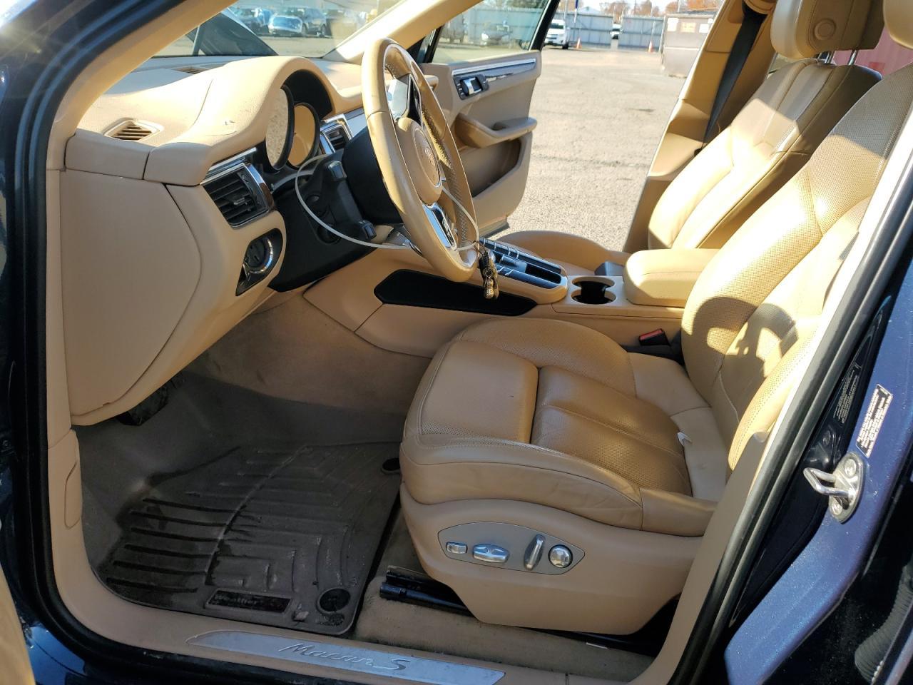 2015 PORSCHE Macan