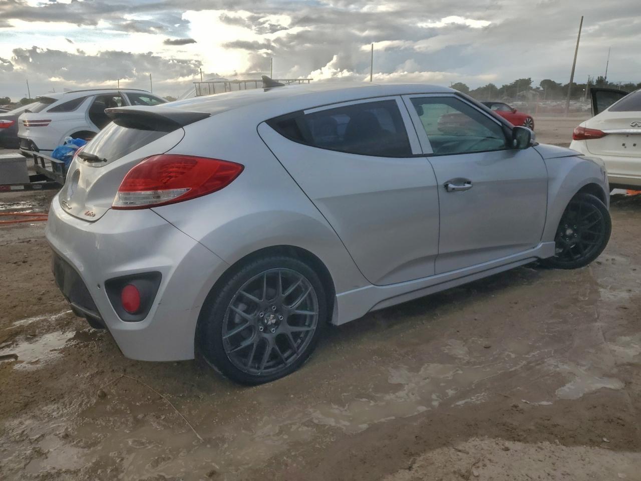 2013 HYUNDAI VELOSTER