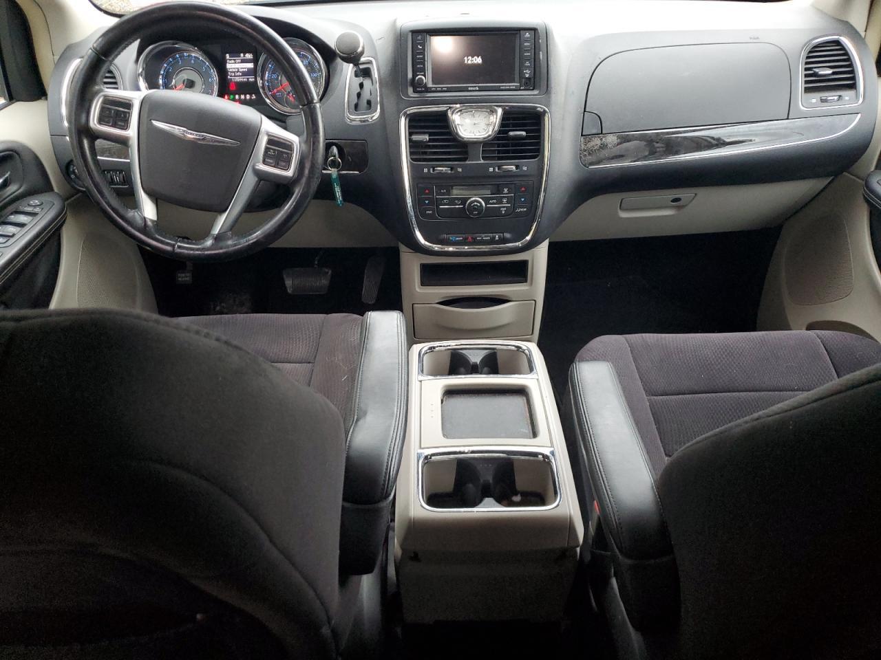 2011 CHRYSLER Town & Country