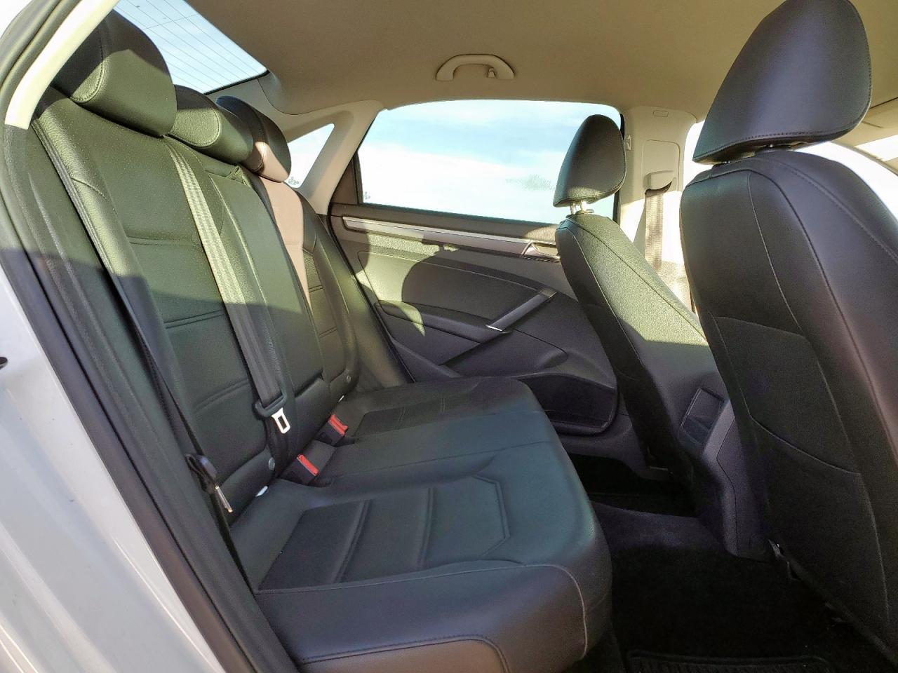 2017 VOLKSWAGEN Passat