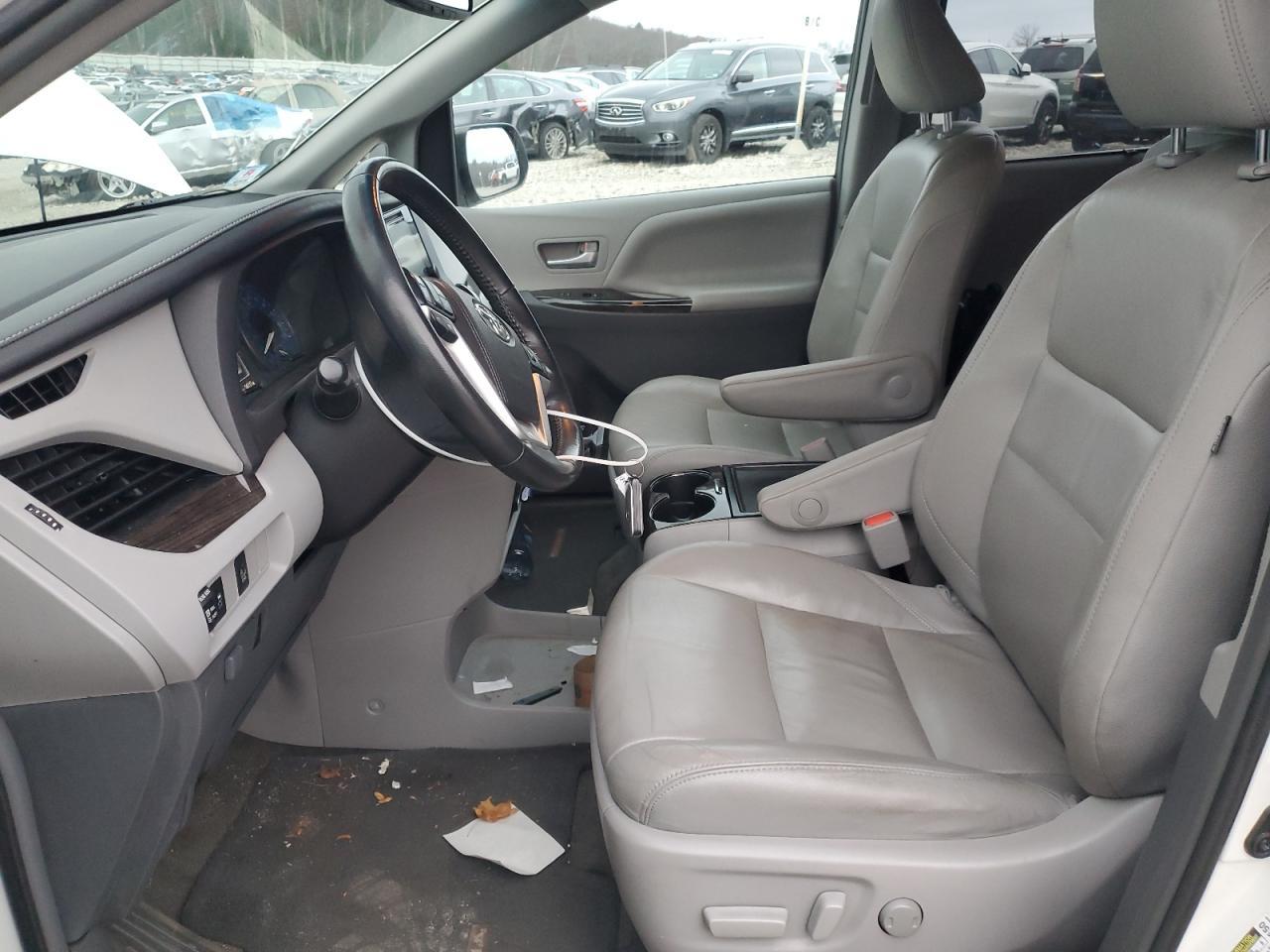 2015 TOYOTA SIENNA