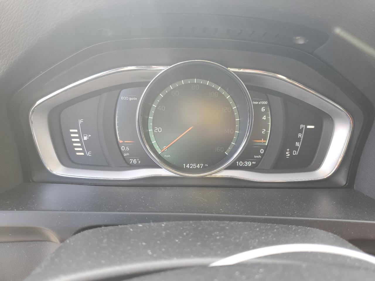 2017 VOLVO V60