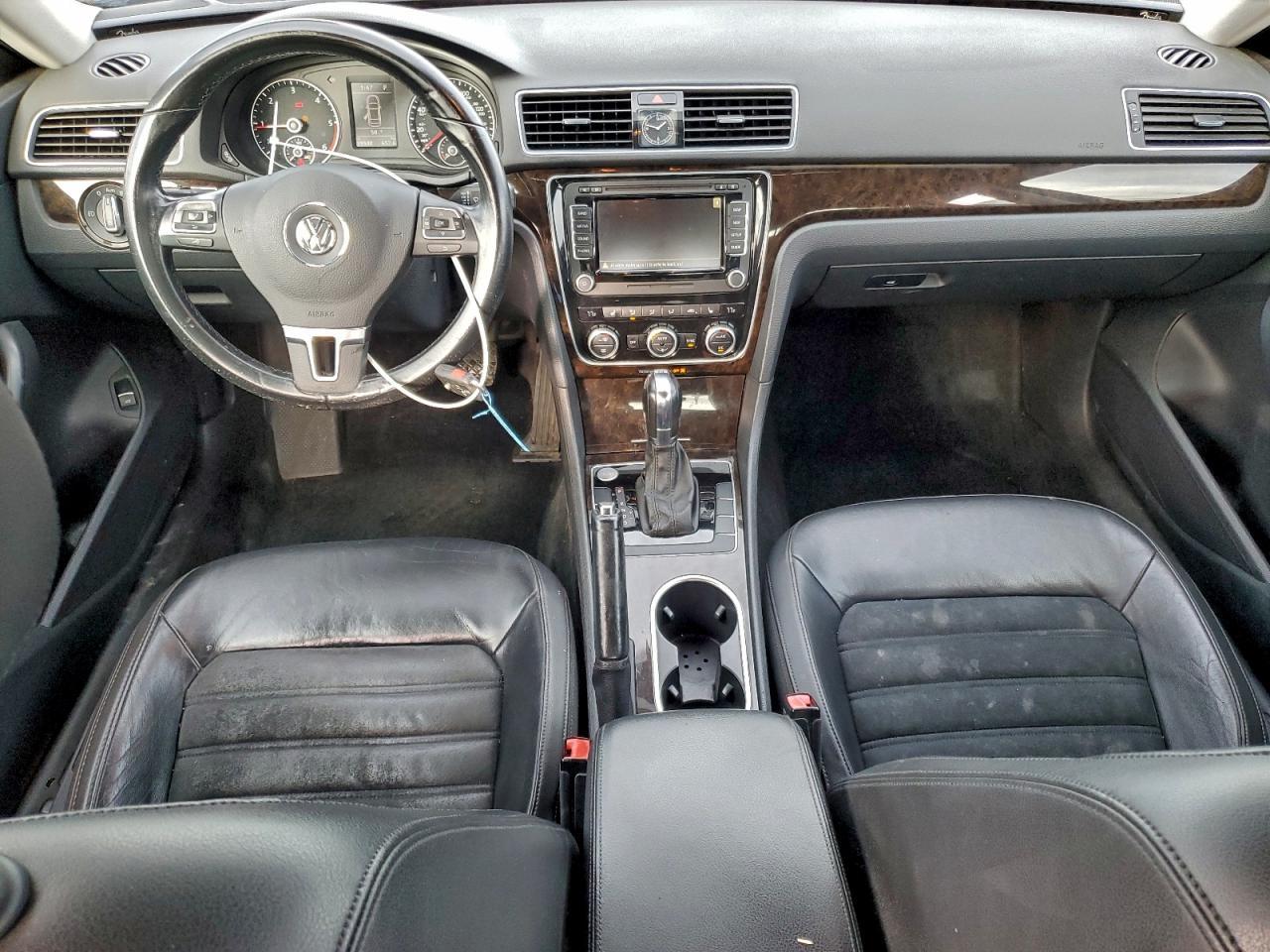2014 VOLKSWAGEN Passat