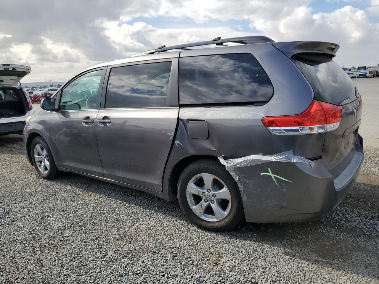 2011 TOYOTA SIENNA