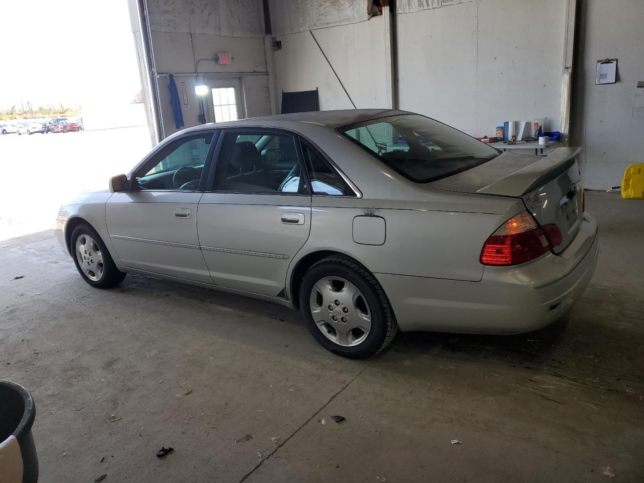 2004 TOYOTA Avalon