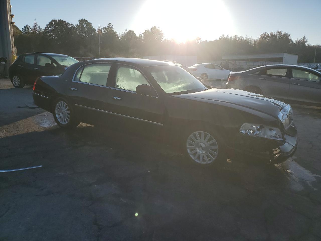 2003 LINCOLN Town Car