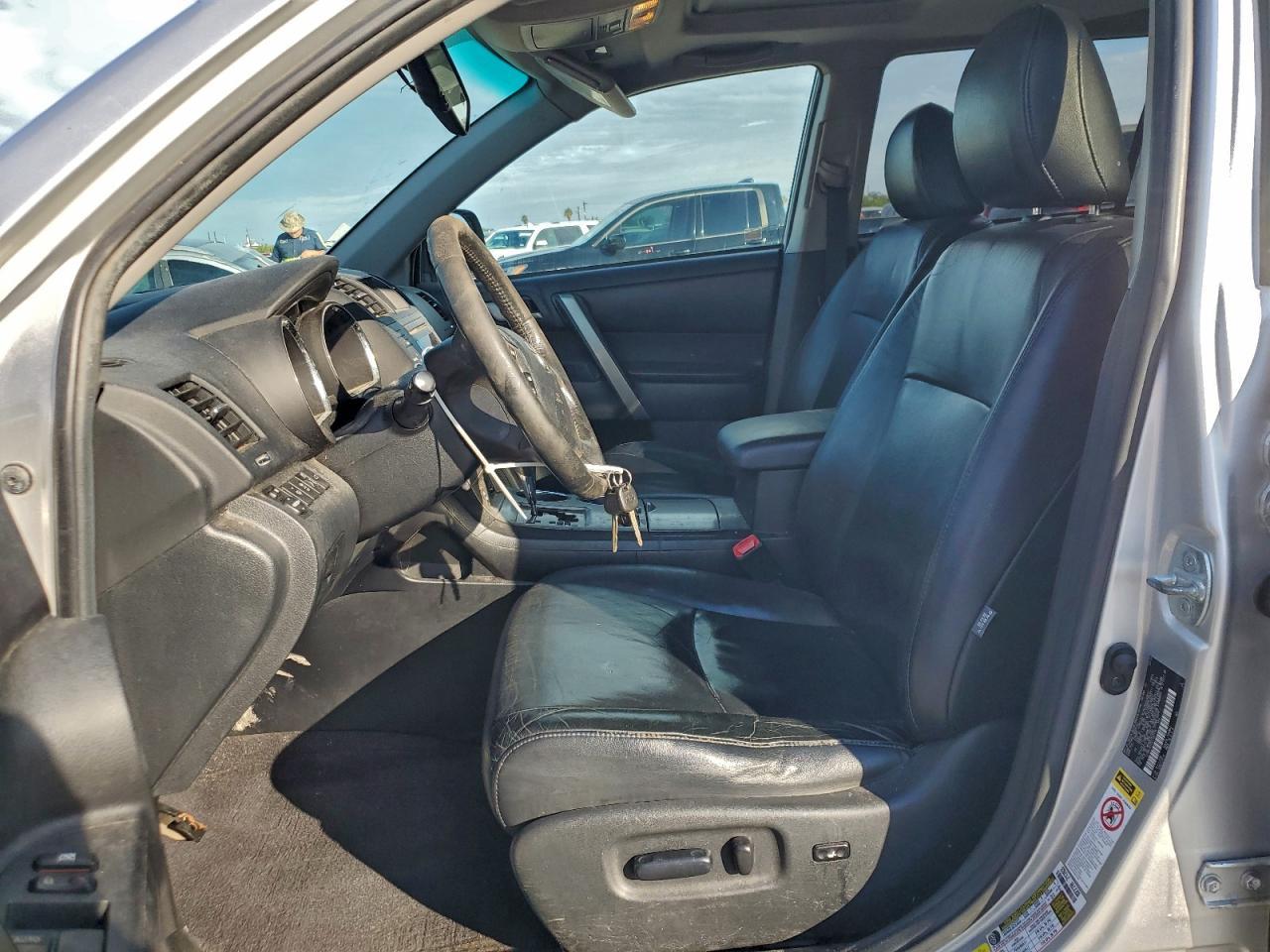 2012 TOYOTA HIGHLANDER