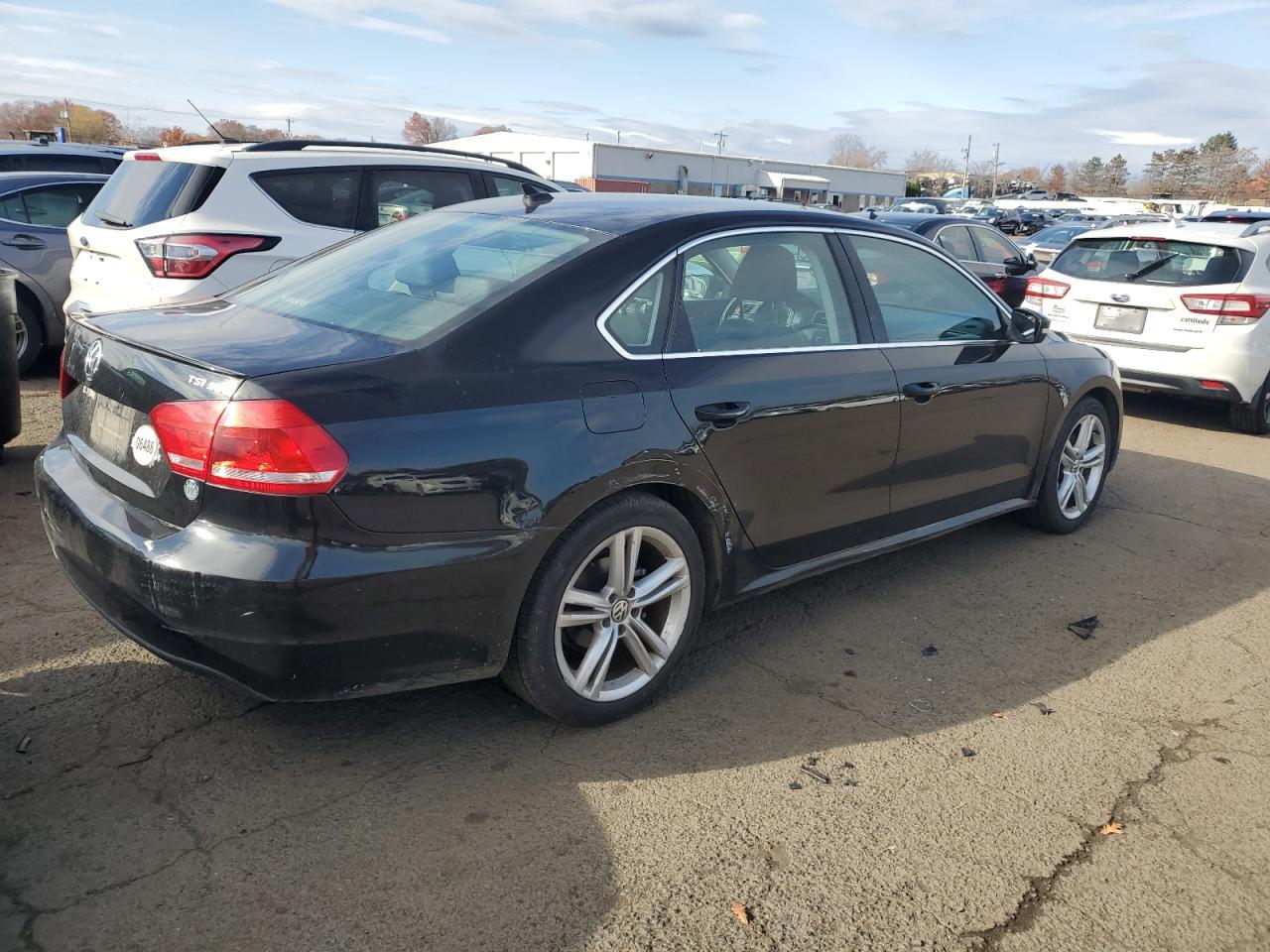 2014 VOLKSWAGEN Passat